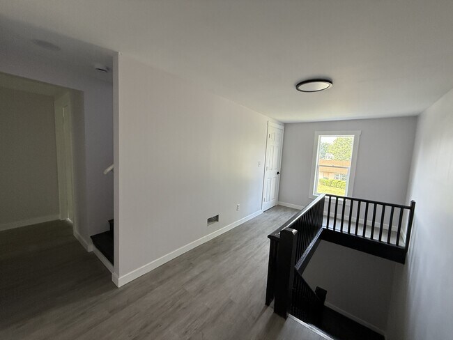 Building Photo - 421 Catherine St