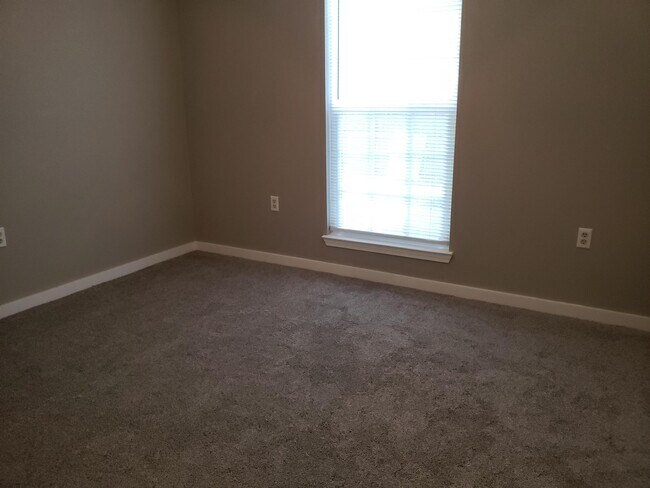 Building Photo - 62 4th Ave