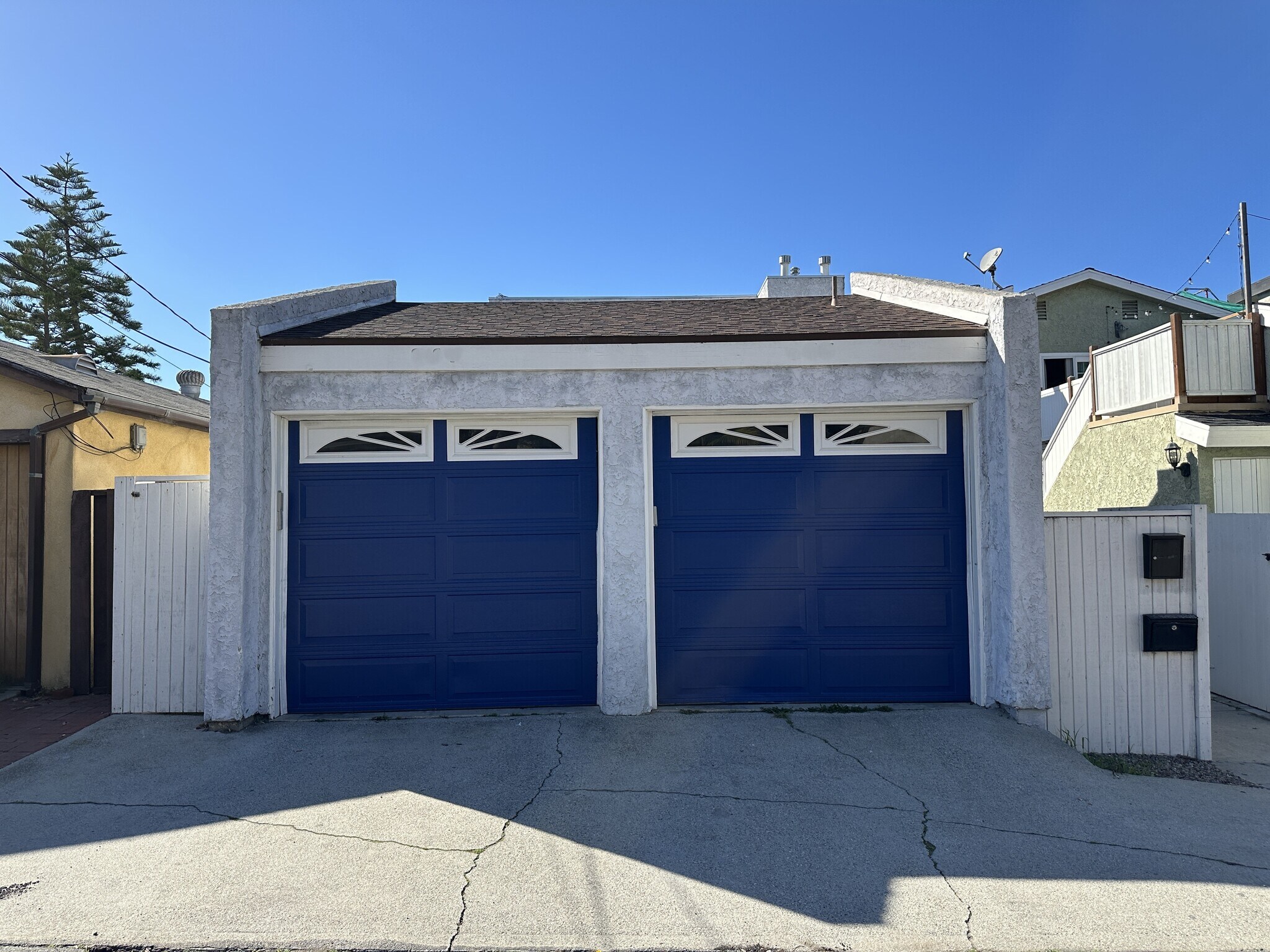 Building Photo - 833 Bard St