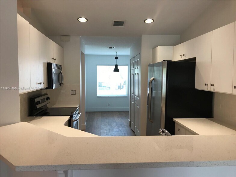 Building Photo - 4265 Pine Ridge Ct