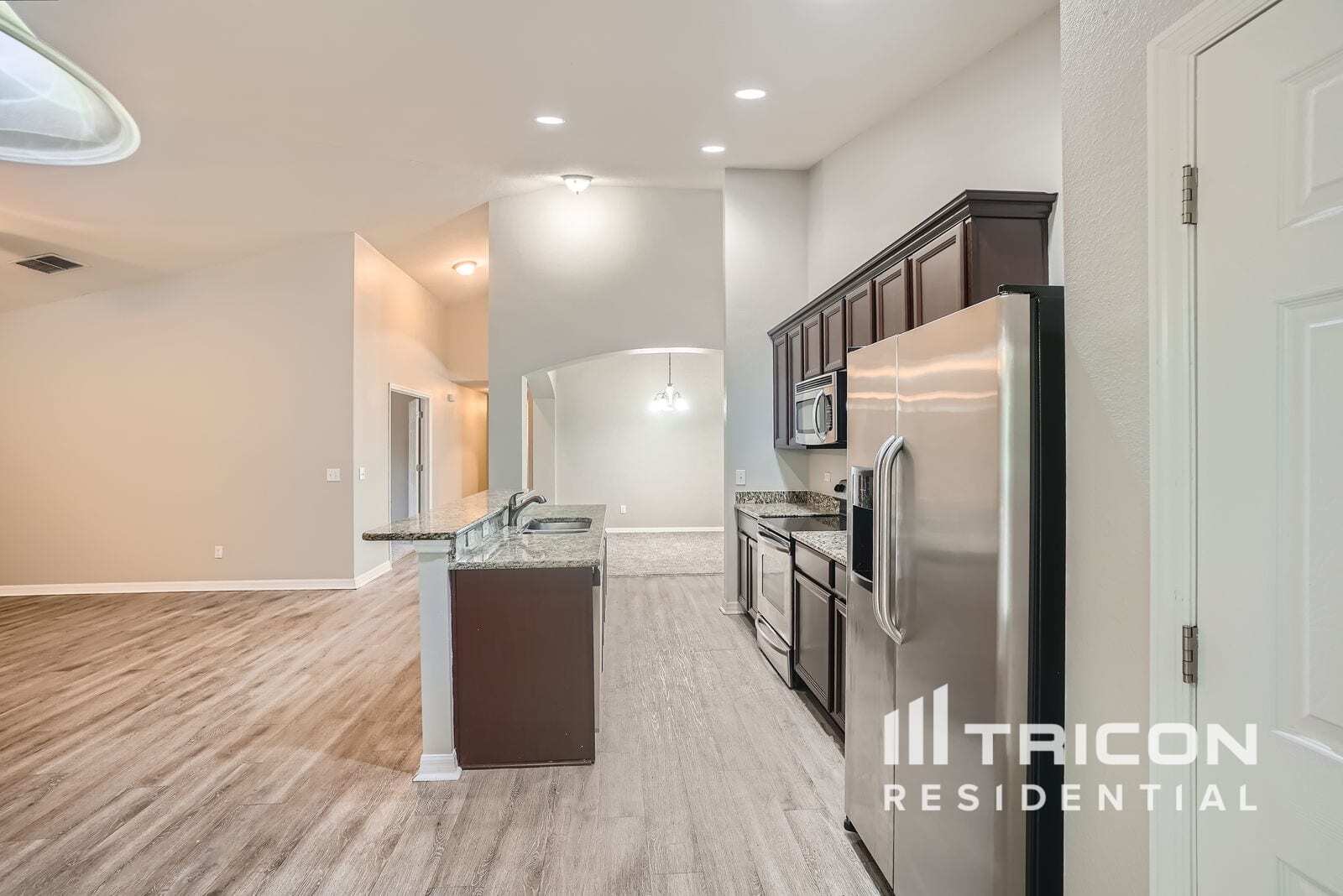 Building Photo - 11127 Lemay Dr