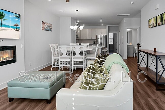 Building Photo - 4565 Mixson Ave