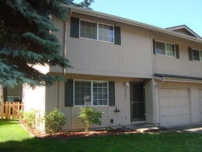 Building Photo - Fully Remodeled 3 Bedroom Townhome!