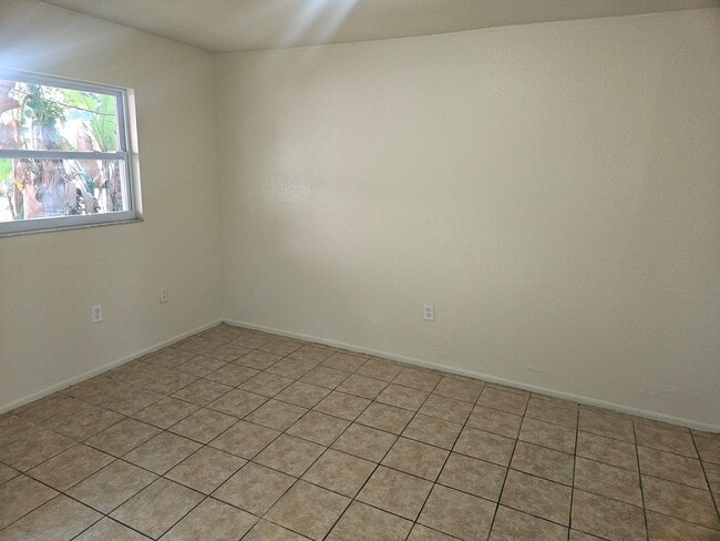 Building Photo - 3/2 DUPLEX