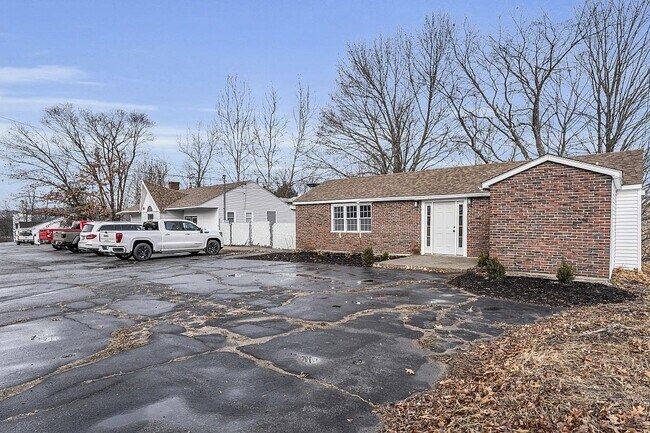 Building Photo - 297 Elm St