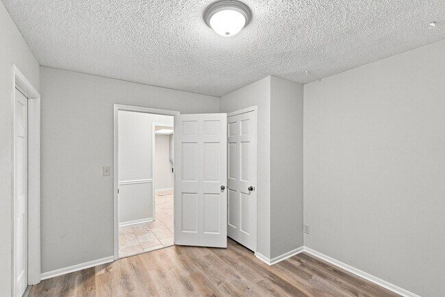 Building Photo - NEW 1720-1722-1724-1726 N Chapman Lane