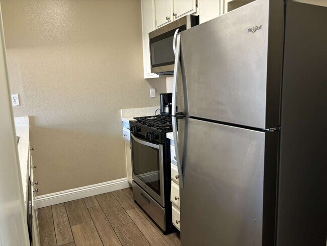 Building Photo - 2-Story, 2-Bedroom Condo Available for Rent