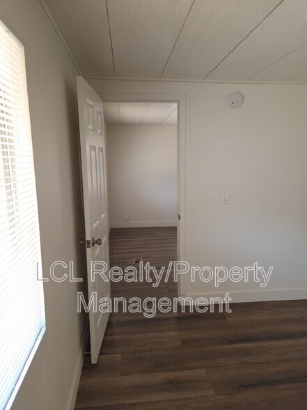 Building Photo - 27642 Van Buren Ave