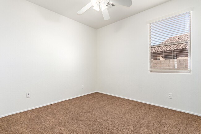 Building Photo - 4384 E Cherry Hills Dr