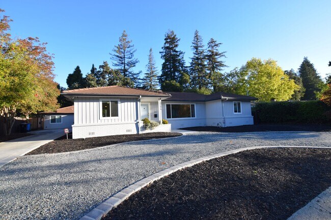 Building Photo - 3-Bedroom Retreat with Expansive Backyard ...