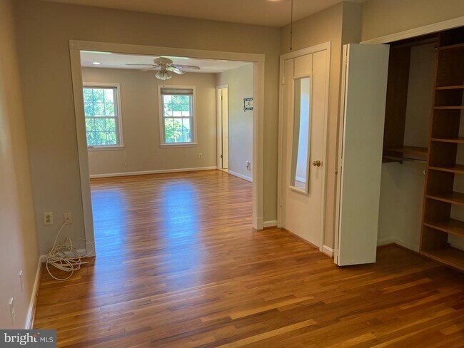 Building Photo - 9502 Tregaron Pl