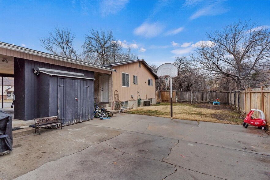 Building Photo - 813 15th St