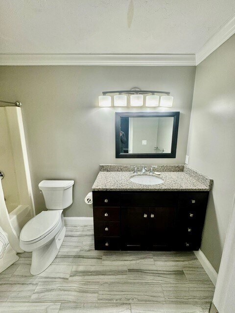 Building Photo - 700 Shore Dr