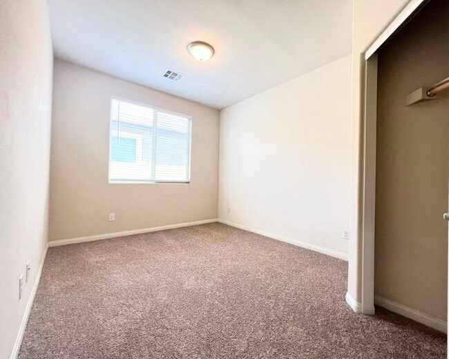 Building Photo - Wonderful one-story single-story property