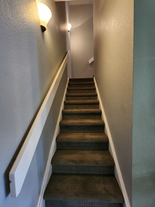 Building Photo - Stunning 3 Bedroom Townhome Tucked Away In...