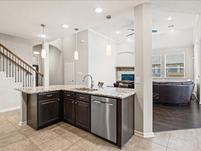 Building Photo - 1614 Mahan Dr