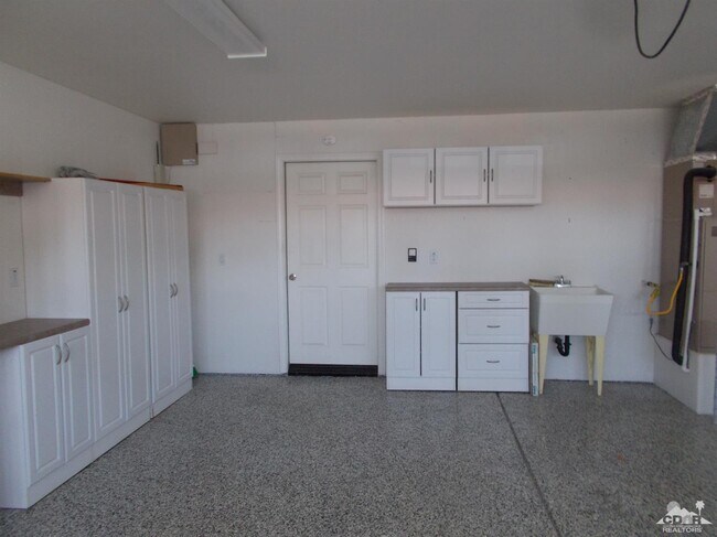 Building Photo - 9641 Vista Del Valle