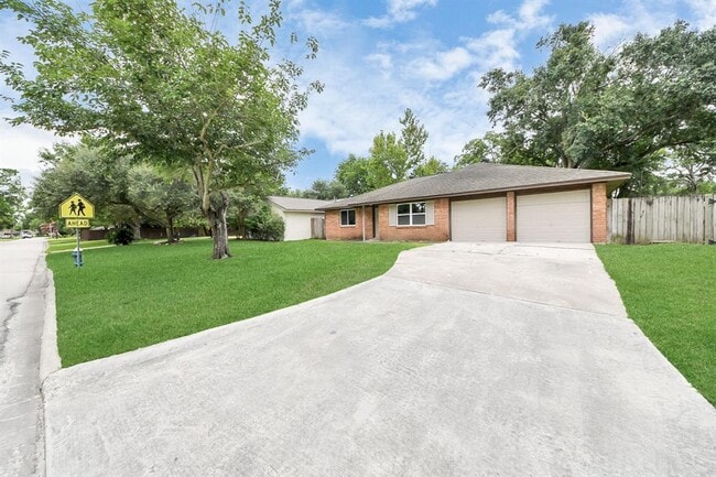 Building Photo - 9615 Meadowvale Dr