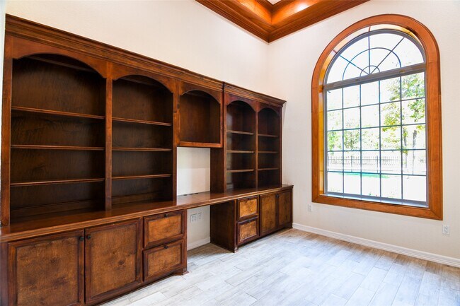 Building Photo - 12446 Willis Waukegan Rd