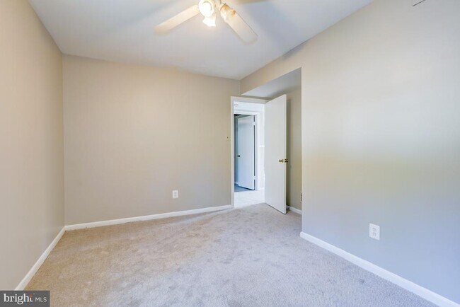 Building Photo - 6417 Earlham Dr