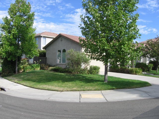 Building Photo - Beautiful Natomas area home on corner lot