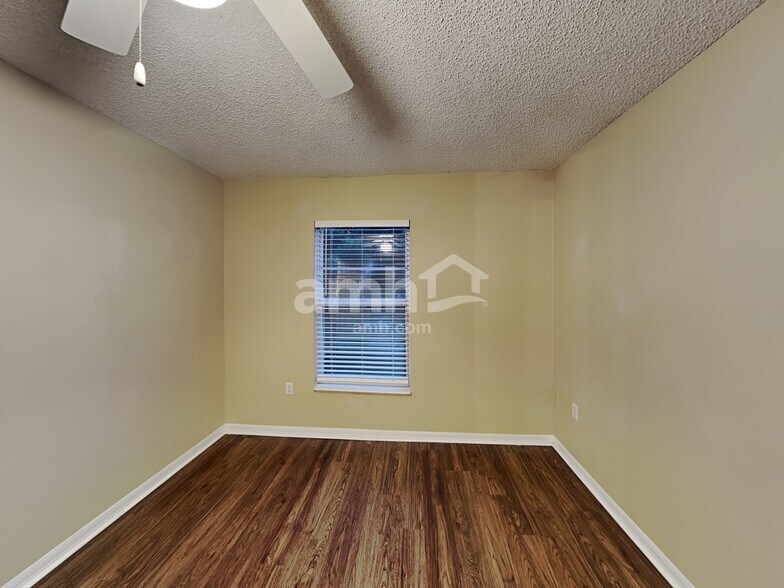 Building Photo - 930 Mayfair St