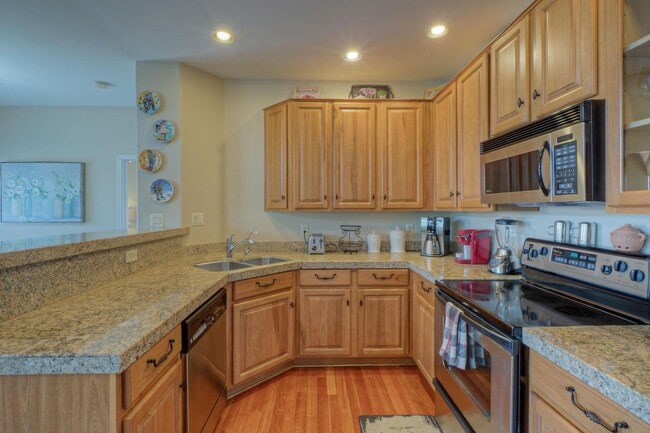 Building Photo - 14000 N 94th St