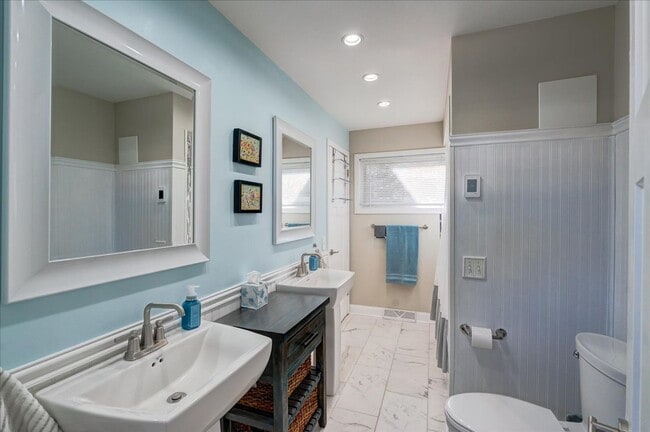 Building Photo - 5601 Russett Rd