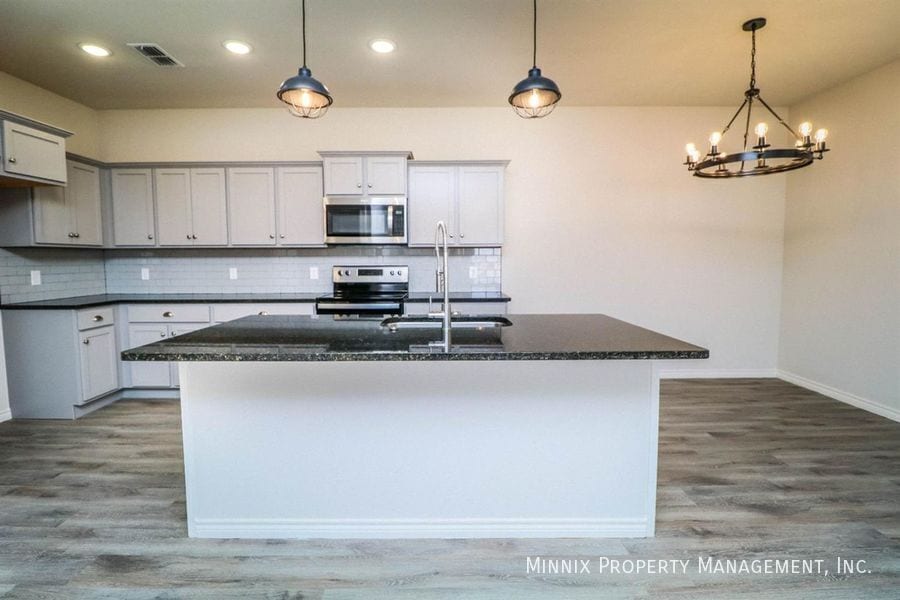 Building Photo - 2525 137th St