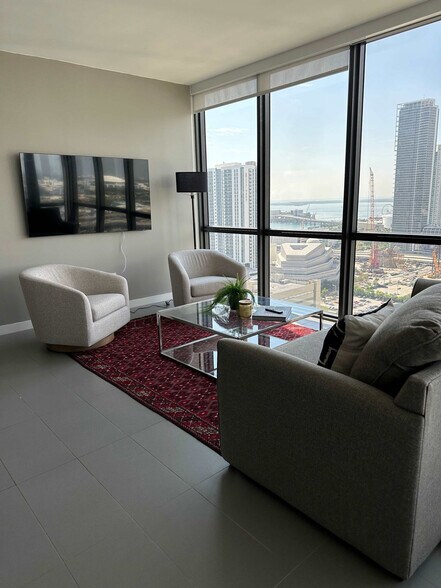 Building Photo - 1600 NE 1st Ave