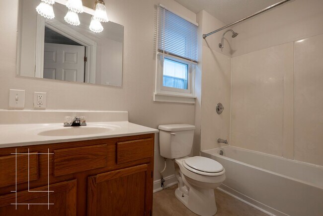 Building Photo - Single Family Home Available Now!