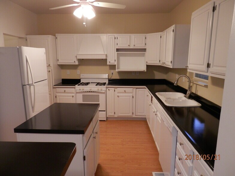 Building Photo - 501 Penn St