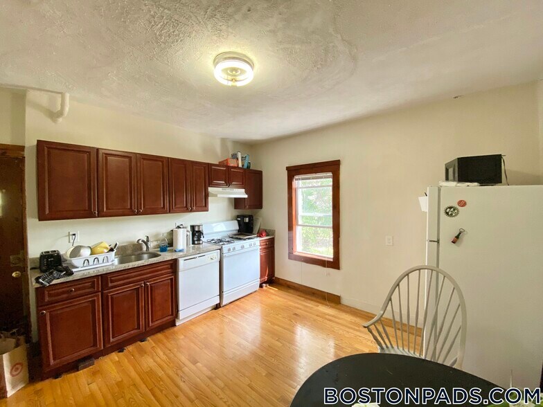 Building Photo - 8 Webley St