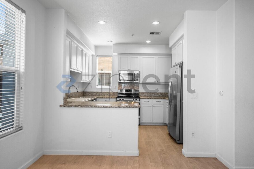 Building Photo - Unit