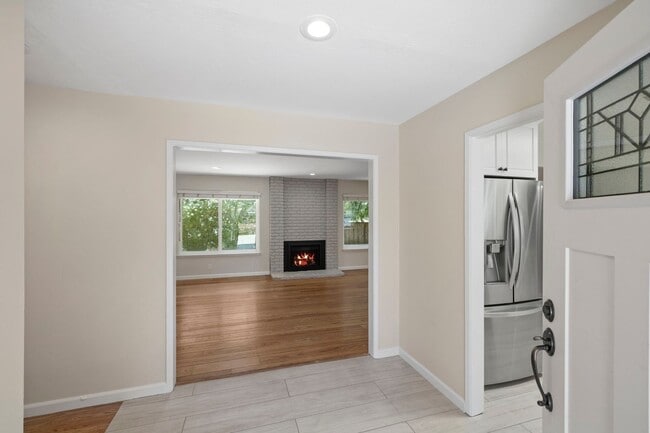 Building Photo - 810 Monte Rosa Dr