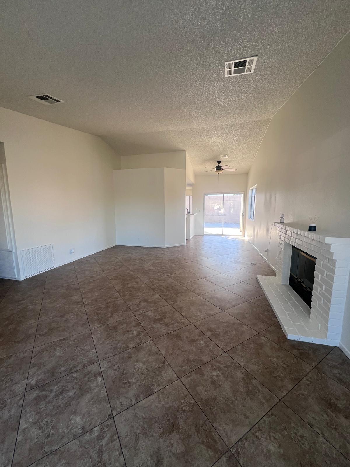 Building Photo - 53755 Avenida Diaz