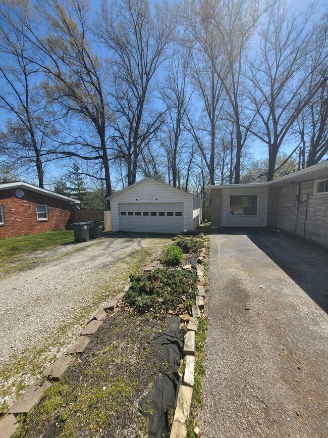Building Photo - 507 Pfeiffer Rd
