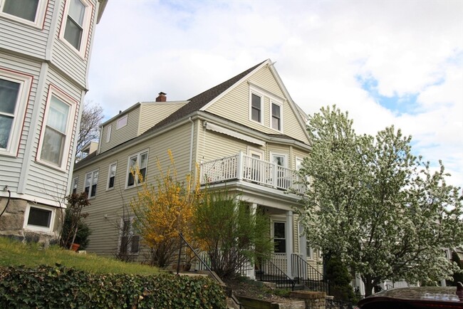 Building Photo - 12 Playstead Rd