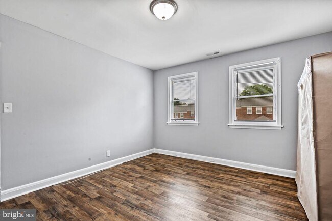 Building Photo - 1015 Lyndhurst St