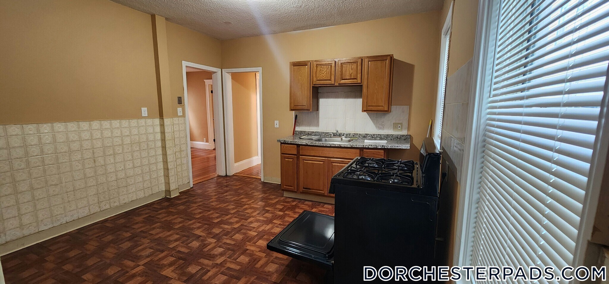 Building Photo - 105 Draper St