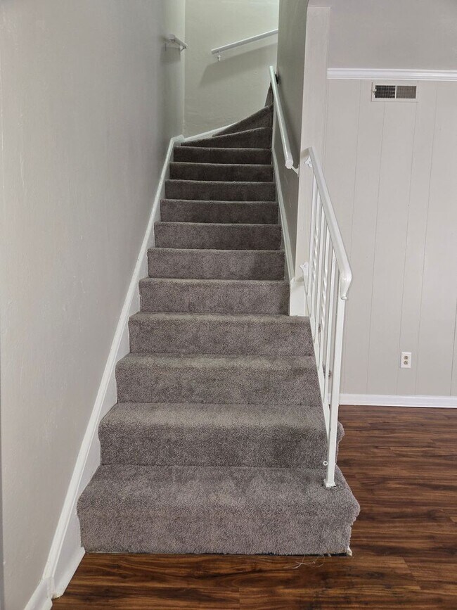 Building Photo - Move In Ready!!