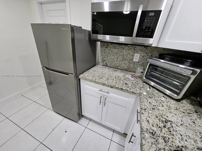 Building Photo - 6860 SW 27th St
