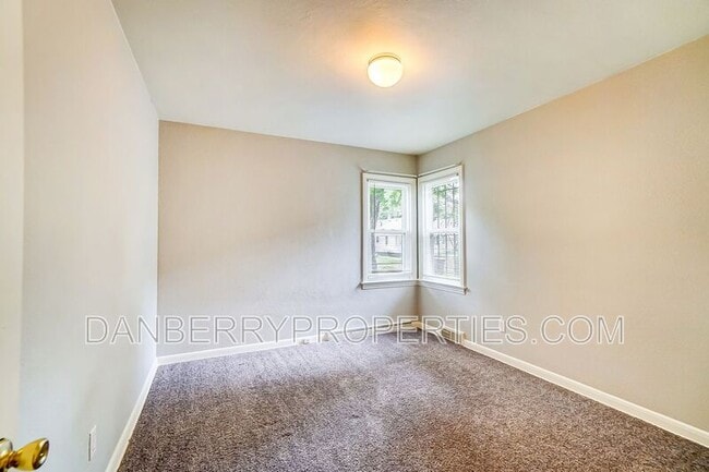 Building Photo - 833 Turner Ave