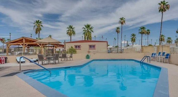 Building Photo - 800 W Apache Trail