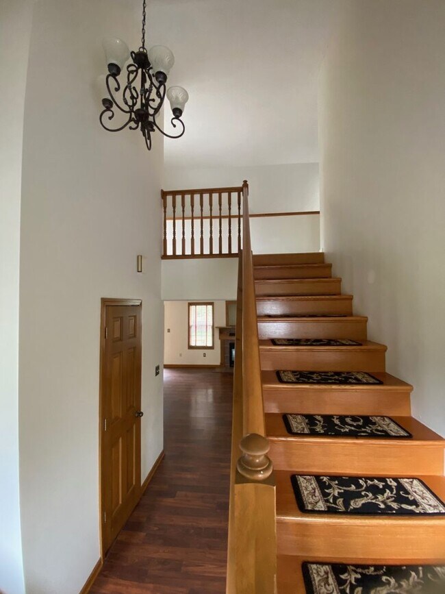 Building Photo - Gorgeous 3 Bedroom Home in South Columbia