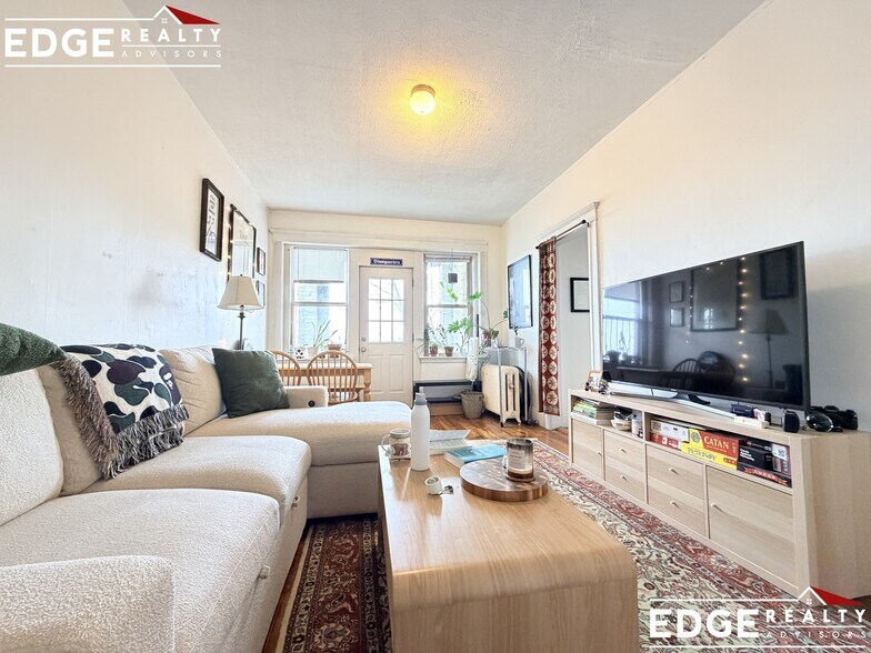 Building Photo - 264 Kelton St