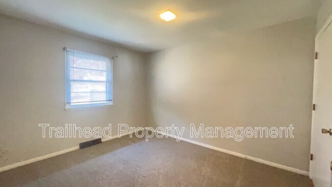 Building Photo - 6109 N Broadway