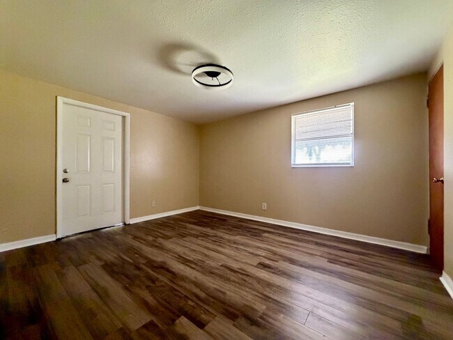 Building Photo - 1809 Richter Ln