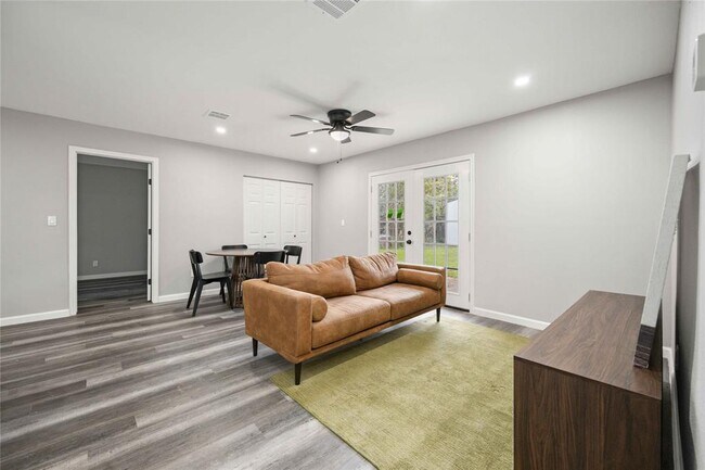 Building Photo - 6327 Mardale Dr