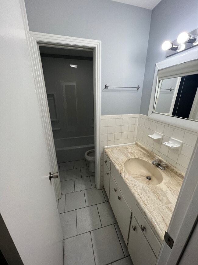 Building Photo - 3307 Kingsbury St